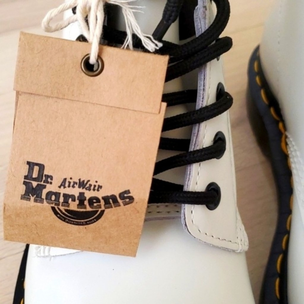 NWT Dr. Martens 1460 Women's White Smooth Leather Lace Up Combat Boots Size 7 38 - Picture 6 of 11